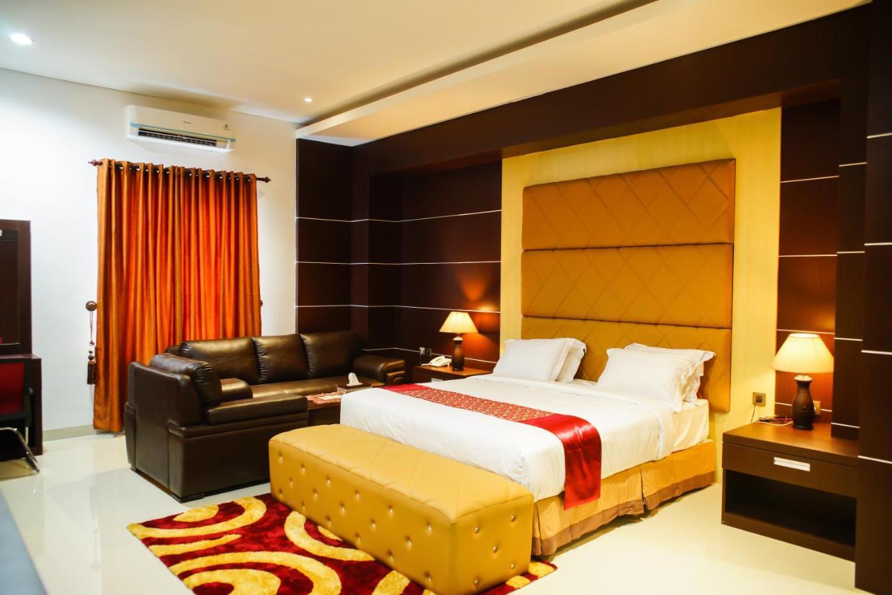 Singapore City Hotel Batu Bara Sungaibalai Esterno foto